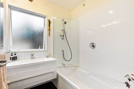 Photo of property in 6 Javelin Place, West Harbour, Auckland, 0618