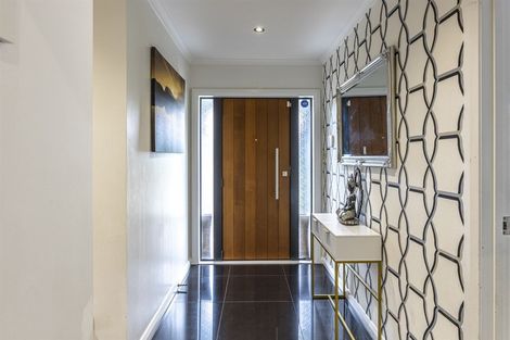 Photo of property in 5 D'urville Place, Kelvin Grove, Palmerston North, 4414