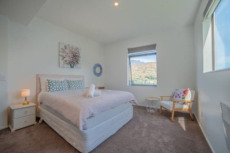 Photo of property in 22 Golden Terrace, Queenstown, 9300