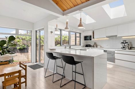 Photo of property in 17 Onepu Lane, Manly, Whangaparaoa, 0930