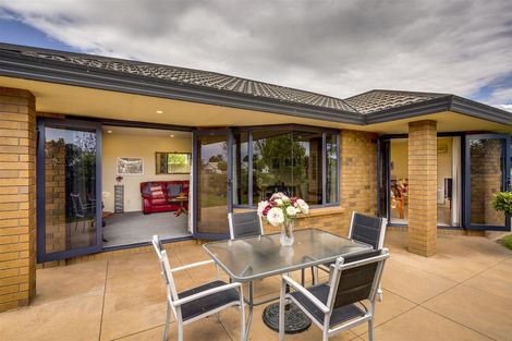 Photo of property in 2 Chelsea Drive, Taradale, Napier, 4112