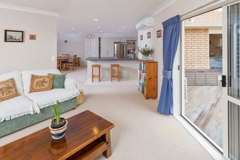 Photo of property in 2/3 Caldbeck Rise, Northpark, Auckland, 2013