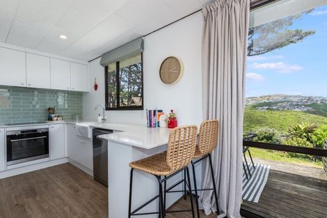 Photo of property in 15 Maracas Crescent, Grenada Village, Wellington, 6037