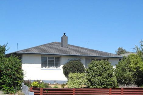 Photo of property in 92 Bickerton Street, Wainoni, Christchurch, 8061