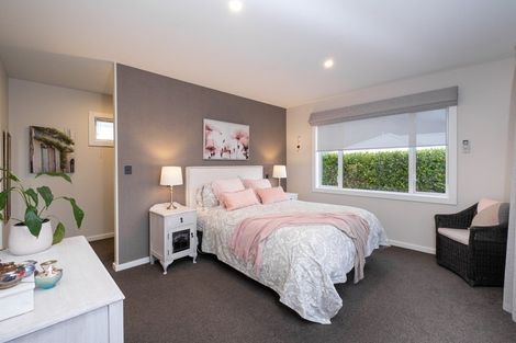 Photo of property in 6 Whittaker Place, Havelock North, 4130