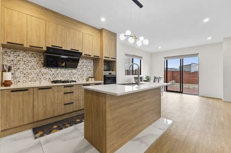 Photo of property in 25 Woven Place, Karaka, Papakura, 2113