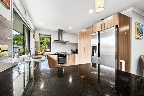 Photo of property in 11 Frederick Place, Whalers Gate, New Plymouth, 4310