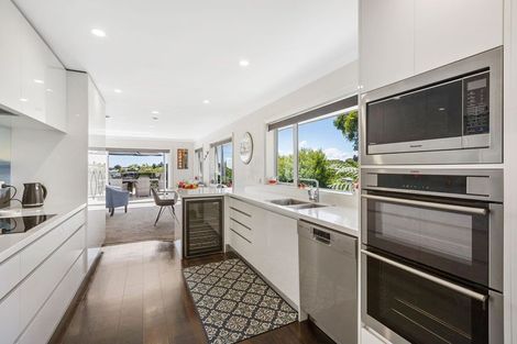 Photo of property in 7a Caledonia Place, Highlands Park, New Plymouth, 4312