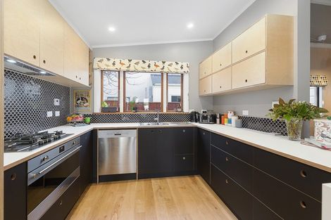 Photo of property in 42 Derwent Street, Island Bay, Wellington, 6023