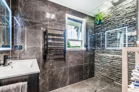 Photo of property in 77 Royal Road, Massey, Auckland, 0614