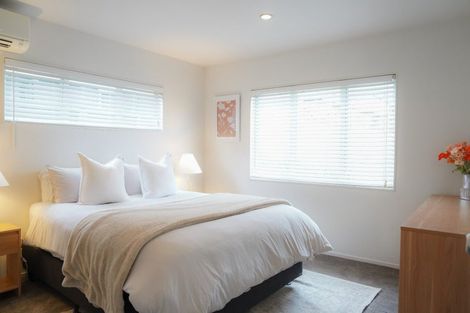 Photo of property in 49a Onewa Road, Northcote, Auckland, 0627