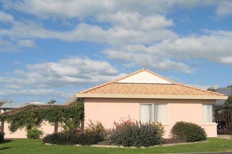 Photo of property in 15 Mackie Place, Papamoa Beach, Papamoa, 3118