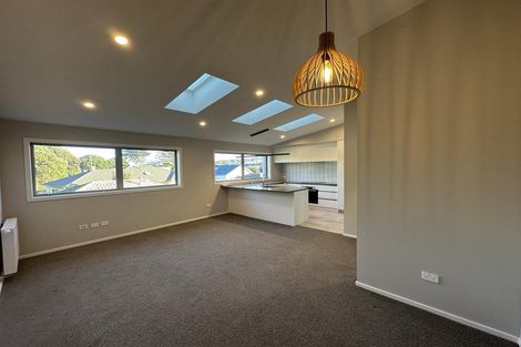 Photo of property in 2/7 Grays Road, Plimmerton, Porirua, 5026
