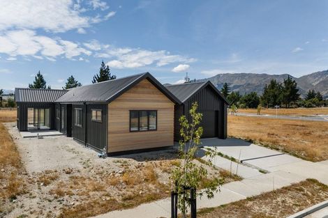 Photo of property in 4 Pipson Way, Lake Hawea, 9382