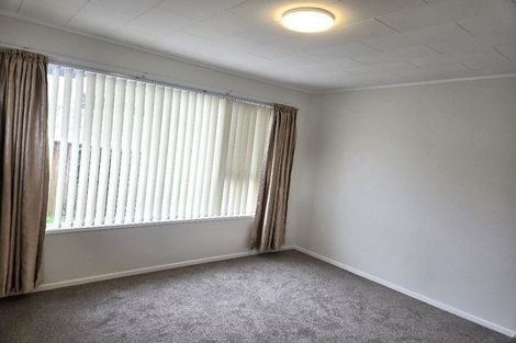 Photo of property in 2/56 Cockayne Crescent, Sunnynook, Auckland, 0620