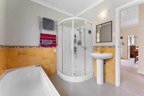 Photo of property in 10 Manuka Street, Hokowhitu, Palmerston North, 4410