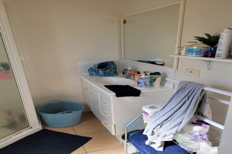 Photo of property in 13 Swanson Oaks, Swanson, Auckland, 0612