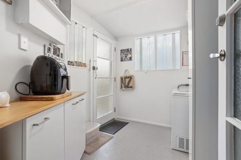 Photo of property in 89 Gloria Avenue, Te Atatu Peninsula, Auckland, 0610