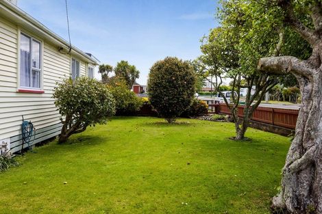 Photo of property in 2 Acourt Street, Hawera, 4610