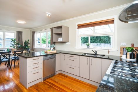 Photo of property in 4 Woodstock Place, Hokowhitu, Palmerston North, 4410