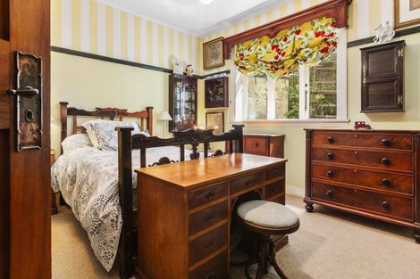 Photo of property in 29 Wadestown Road, Wadestown, Wellington, 6012