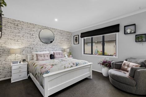 Photo of property in 5 Vernon Grove, Brown Owl, Upper Hutt, 5018