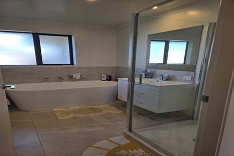Photo of property in 9 Te Piriti Road, One Tree Point, 0118