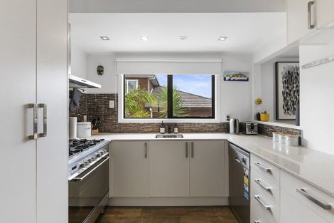 Photo of property in 50 Lagoon Way, West Harbour, Auckland, 0618