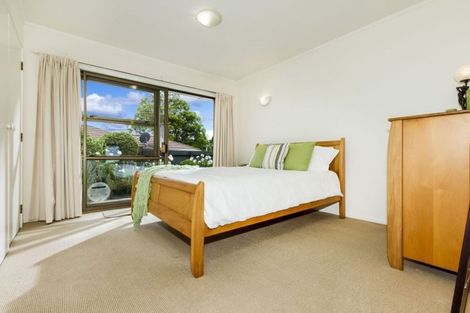 Photo of property in 1/18 Kauri Glen Road, Northcote, Auckland, 0627