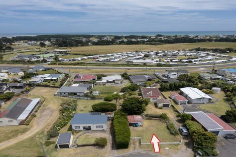 Photo of property in 9 Carthew Terrace, Foxton Beach, Foxton, 4815