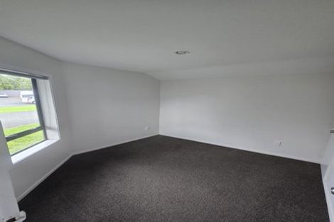 Photo of property in 3/36 John Jennings Drive, Oteha, Auckland, 0632