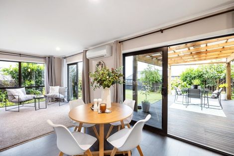 Photo of property in 5 Ruske Place, Grandview Heights, Hamilton, 3200