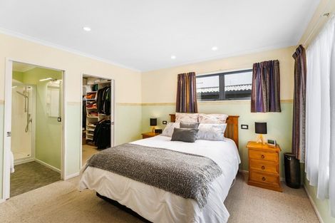 Photo of property in 43 Brightwater Crescent, Totara Park, Upper Hutt, 5018