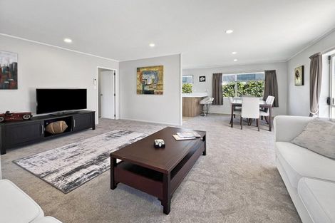 Photo of property in 15 Hocken Place, Mangere Bridge, Auckland, 2022