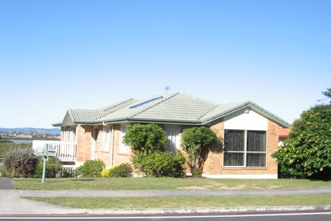 Photo of property in 14 Sandwick Drive, Weymouth, Auckland, 2103