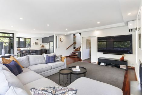 Photo of property in 25a Barron Drive, Green Bay, Auckland, 0604