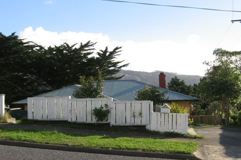Photo of property in 74 Sievers Grove, Cannons Creek, Porirua, 5024