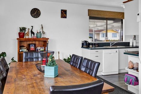 Photo of property in 13 Manuka Place, Hawera, 4610