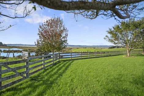 Photo of property in 68d Tuparekura Road, South Head, Helensville, 0874