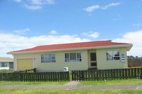 Photo of property in 8 De Bloge Place, Clendon Park, Auckland, 2103