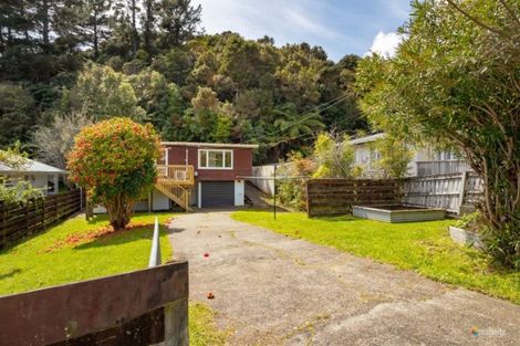Photo of property in 15 James Grove, Stokes Valley, Lower Hutt, 5019