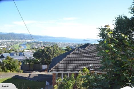 Photo of property in 5 Poto Road, Normandale, Lower Hutt, 5010