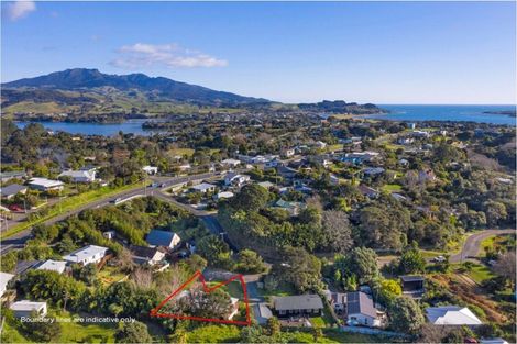 Photo of property in 1 Cross Street, Raglan, 3225