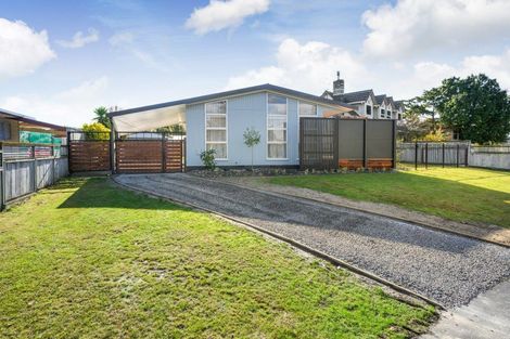 Photo of property in 9 Pinedale Parade, Milson, Palmerston North, 4414
