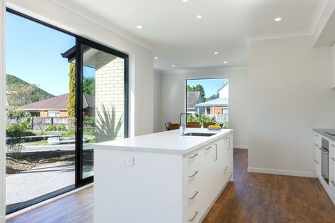 Photo of property in 213a Waikawa Road, Waikawa, Picton, 7220