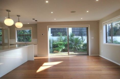 Photo of property in 27 Momona Road, Greenlane, Auckland, 1051