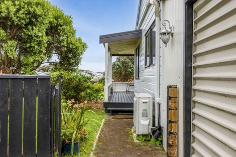 Photo of property in 16 Pohutukawa Drive, Opunake, 4616