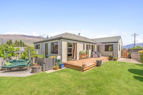 Photo of property in 9 Totara Terrace, Wanaka, 9305