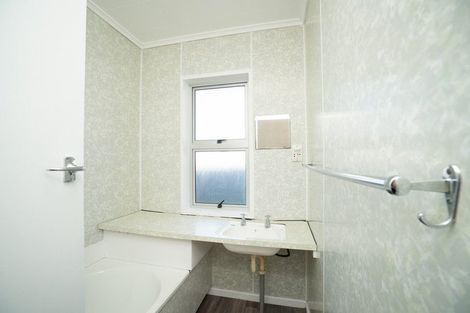 Photo of property in 3 Seddon Street, Takaro, Palmerston North, 4412