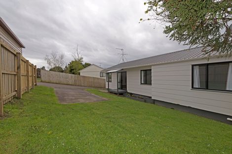 Photo of property in 2/7 Maywood Crescent, Glen Eden, Auckland, 0602